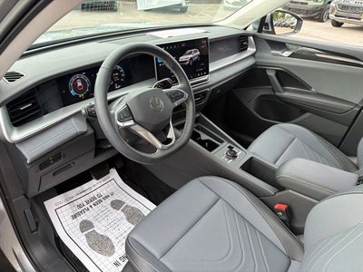 2025 Volkswagen Tiguan 2.0T SE