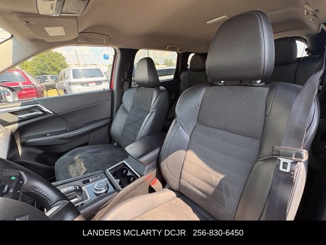 2024 Mitsubishi Outlander Base