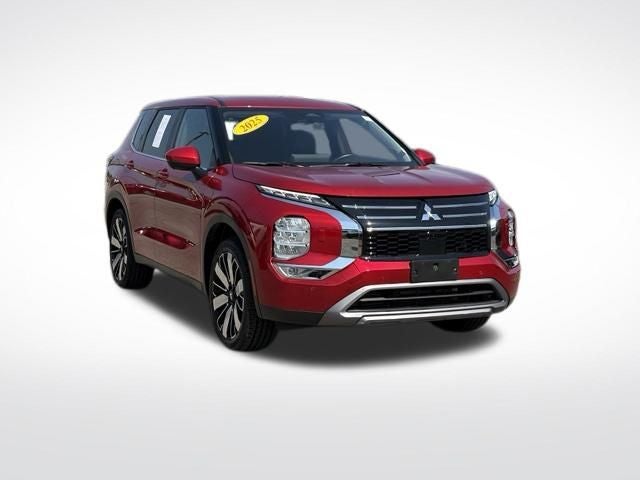 2025 Mitsubishi Outlander Base